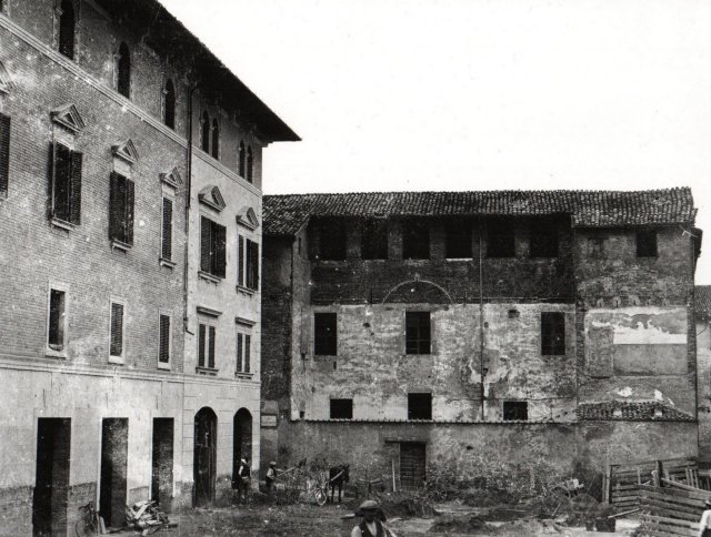 Piazza Carradori ora Piazza Codronchi nel 1930 circa