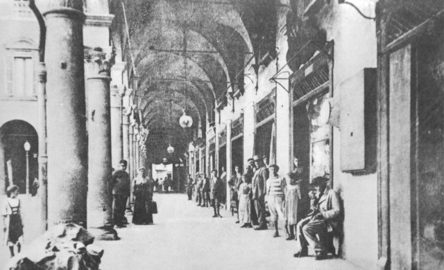 Portico Via Emilia ad inizio 1900
